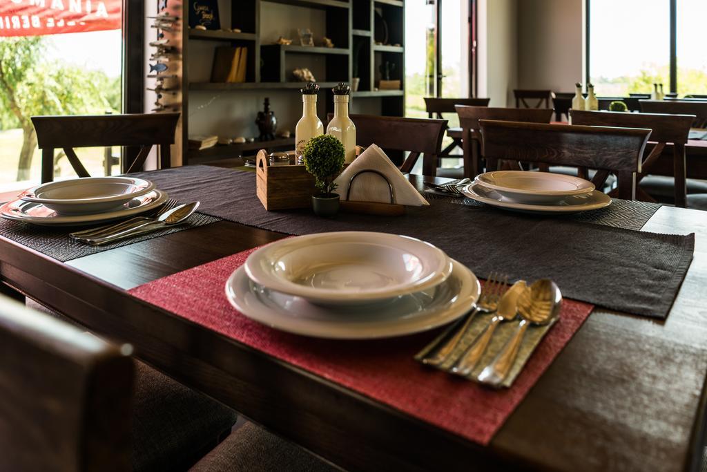 Hotel Casa Patru Anotimpuri à Dunavăţu de Jos Extérieur photo