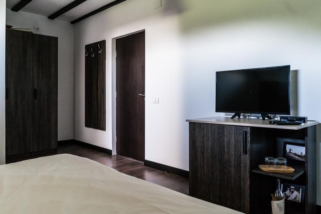 Hotel Casa Patru Anotimpuri à Dunavăţu de Jos Extérieur photo